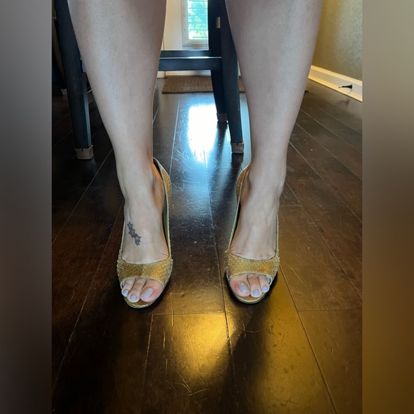 Manolo Blahnik Heels Snakeskin Leather Stilettos Open Toe Gold Euro 38.5 - Picture 11 of 11